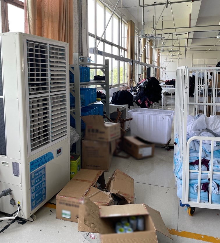制衣廠整體降溫，安裝蒸發(fā)冷省電空調(diào)-立式雙風(fēng)口軸流機組